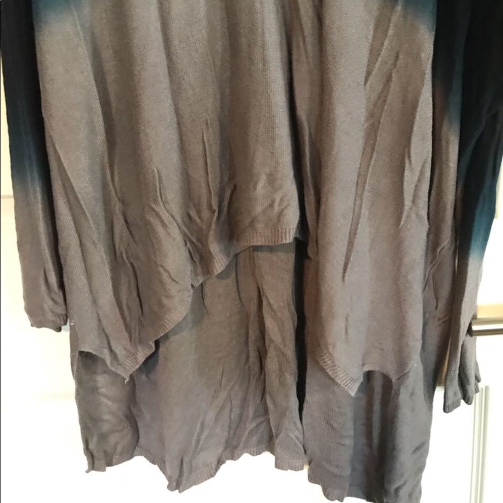 Urban Outfitters long sleeve high low shirt - Picture 2 of 3